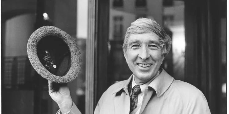 1932. március 18-án született John Updike, a modern Amerika regényírója
