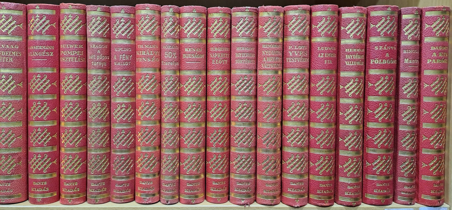 Halhatatlan Könyvek 52 kötete (nem teljes sorozat)