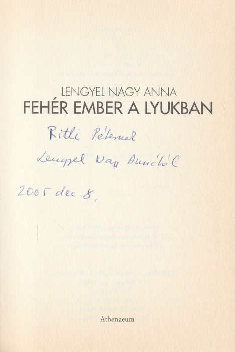 Fehér ember a lyukban