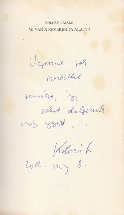 Mi van a reverenda alatt?