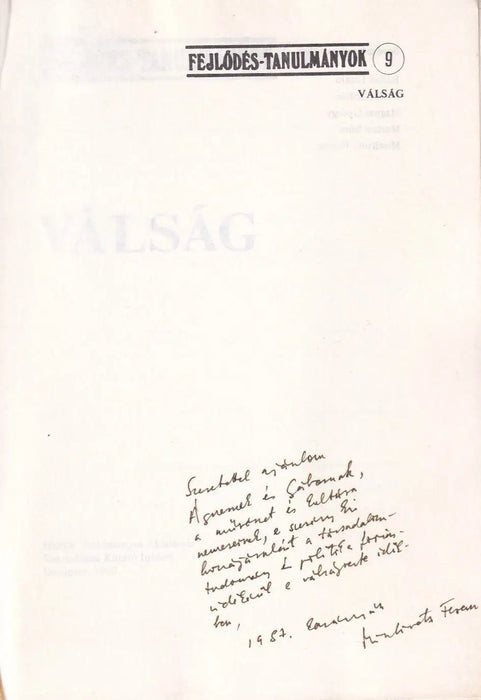 Válság - Fejlődés - tanulmányok 9. - Oskola Antikvárium